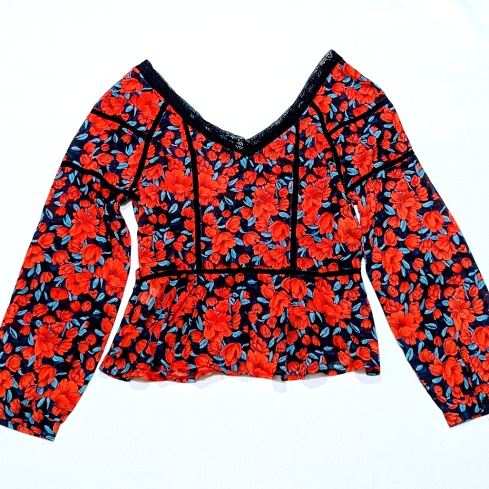 Roly Poly | Floral | VNeck | Valentine's Day | Date | Lace | Chic | Girly|Peplum - Picture 2 of 3